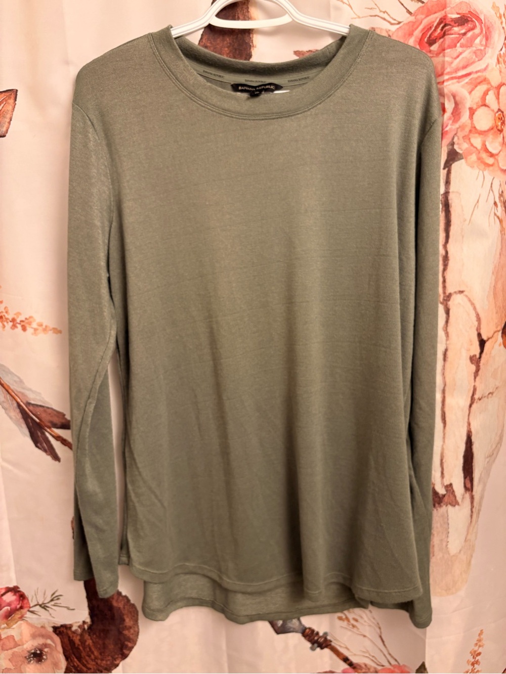 XL banana republic Olive Green Long Sleeve Crew Neck Top